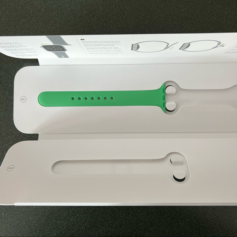 *PLEASE READ DESCRIPTION** NWT M/L - Apple Watch Band- 41 mm, Bright Green